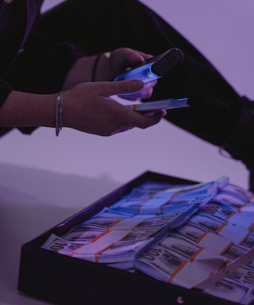 faux monnayage Togo loi 2026 - billets FCFA et marteau de justice