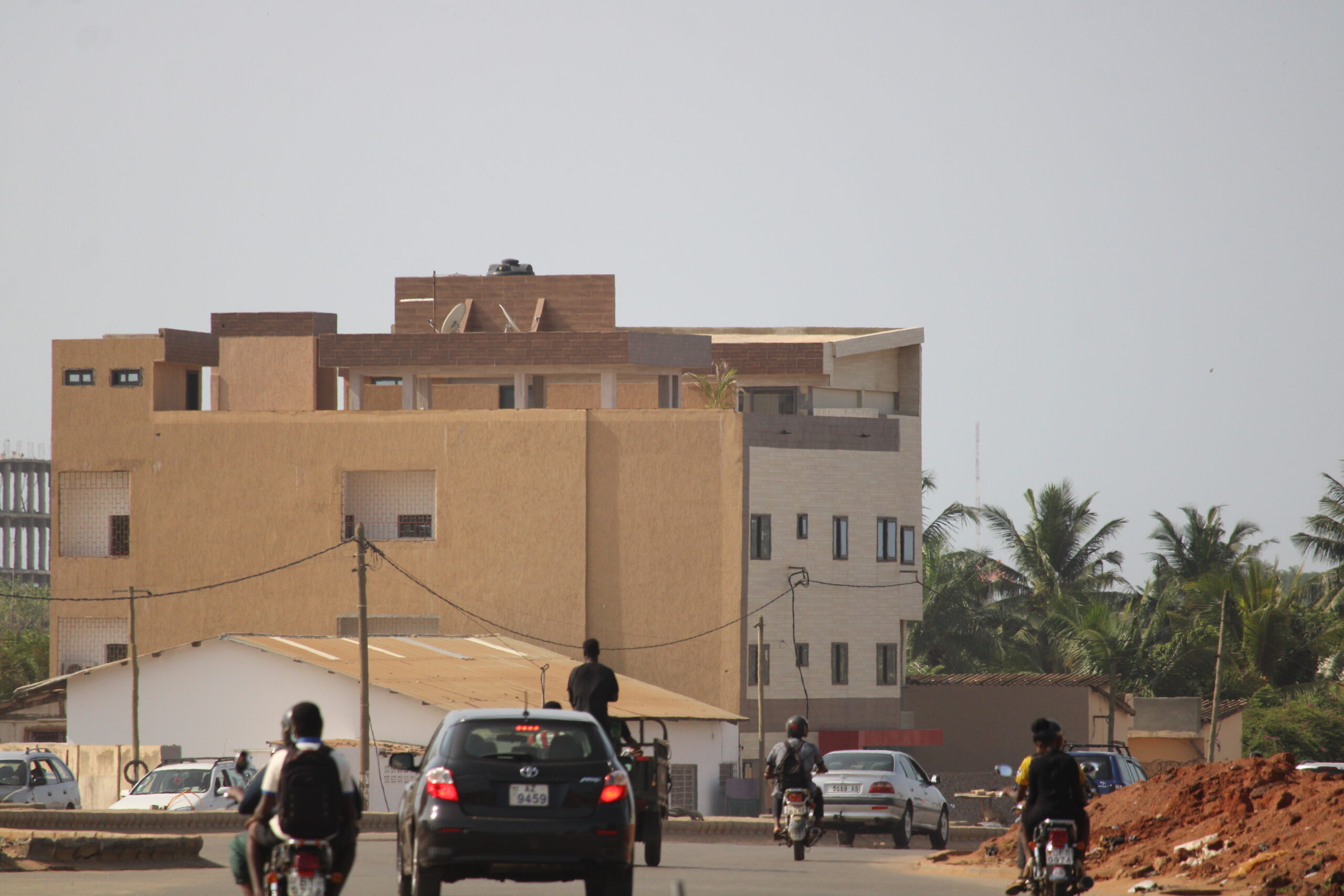 Guichet unique foncier OTR Togo : immeuble moderne d'institution à Lomé