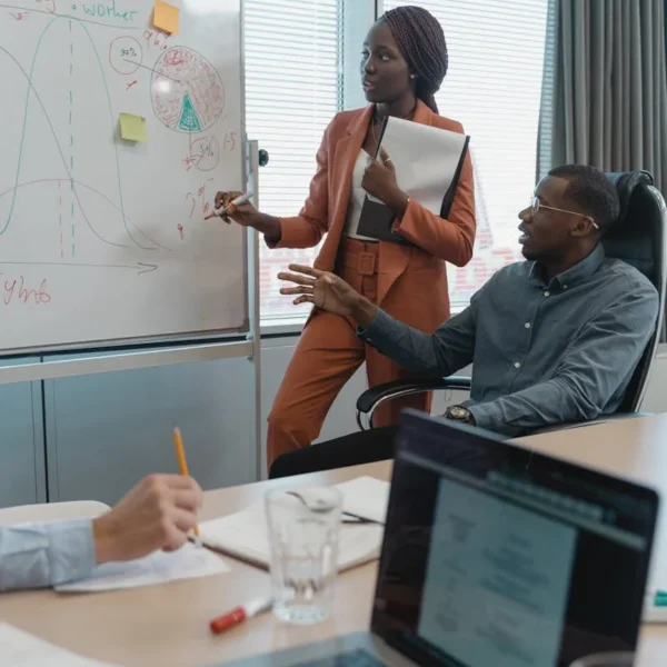 facture impayée Togo - professionnels africains en réunion d'affaires