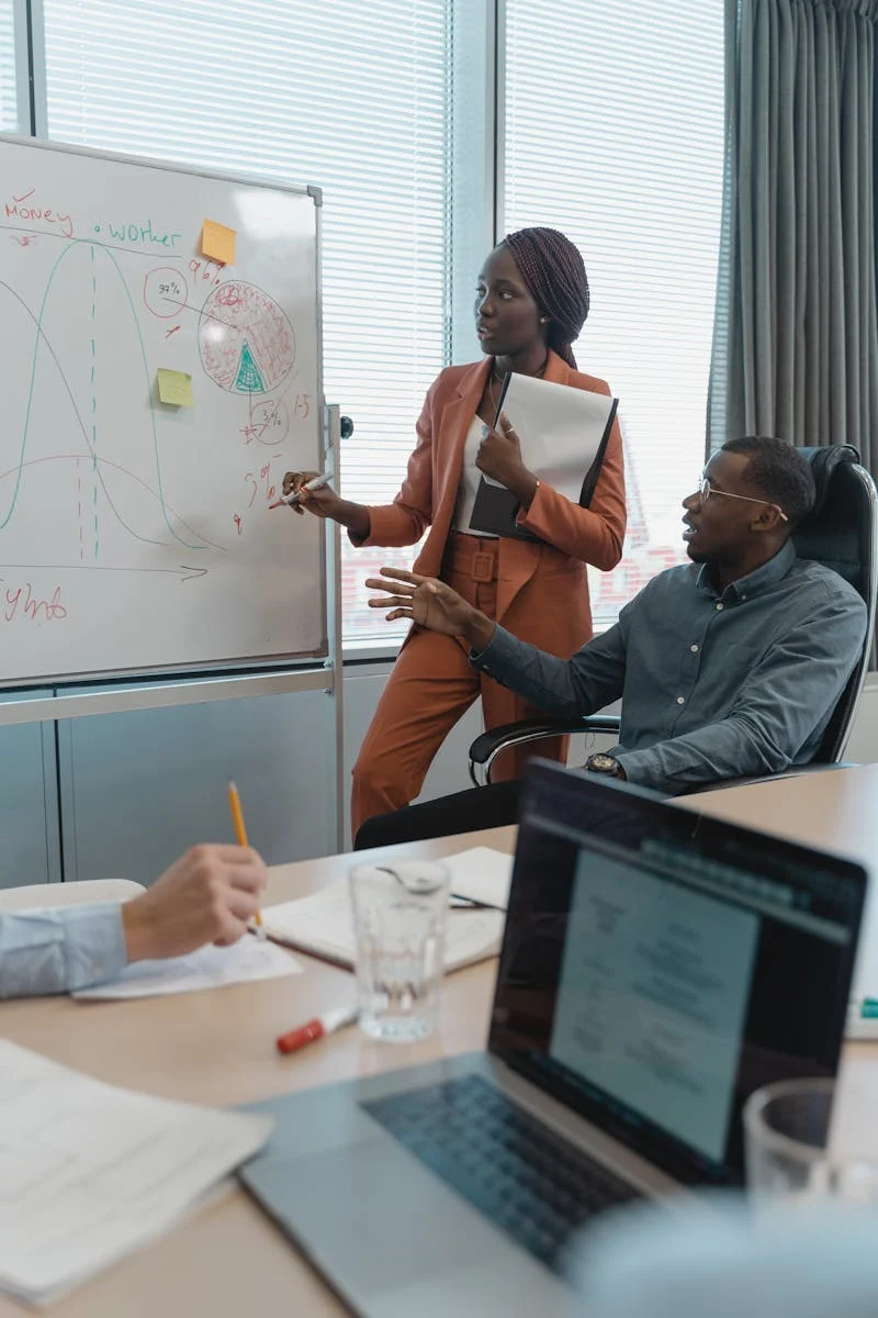 facture impayée Togo - professionnels africains en réunion d'affaires