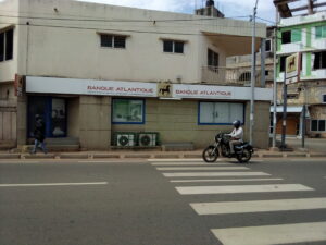 hypothèque immobilière Togo - façade Banque Atlantique Tokoin Sotède Lomé créancier hypothécaire