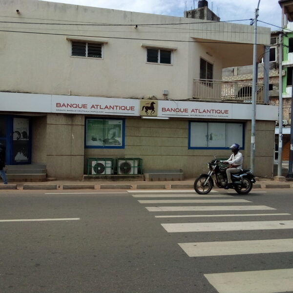 hypothèque immobilière Togo - façade Banque Atlantique Tokoin Sotède Lomé créancier hypothécaire