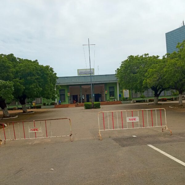 patron refuse CNSS Togo - Mairie centrale de Lome batiment administratif officiel