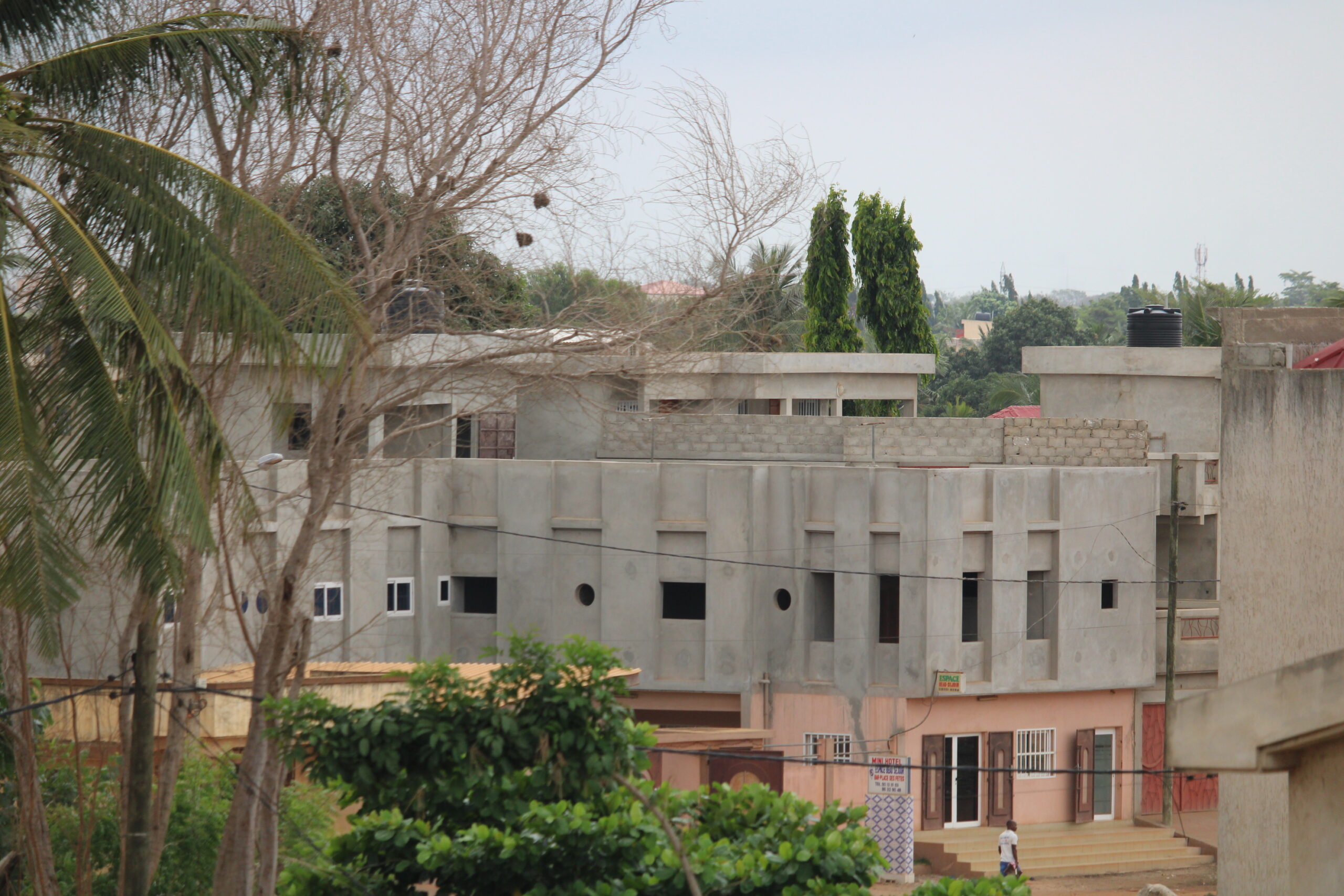Mutation titre foncier Togo : terrain divisé et construit après un morcellement à Lomé