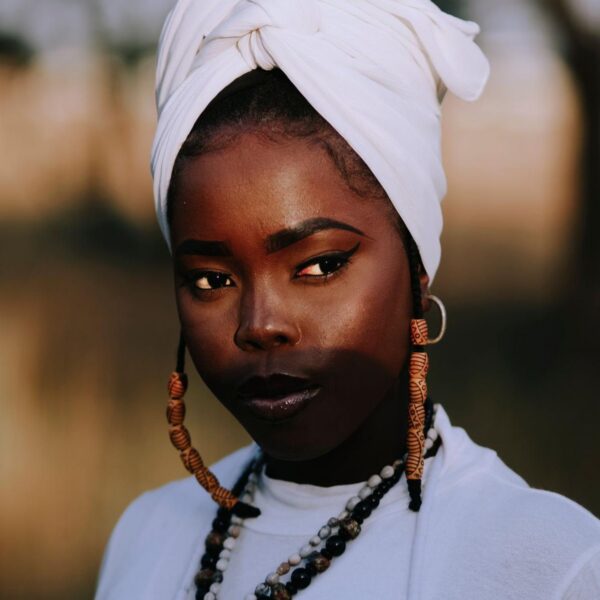 Divorce au Togo : femme africaine pensive face a une separation