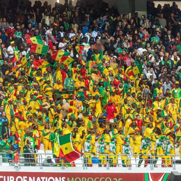 Taxe sur les gains de paris au Togo : tribune de supporters de football