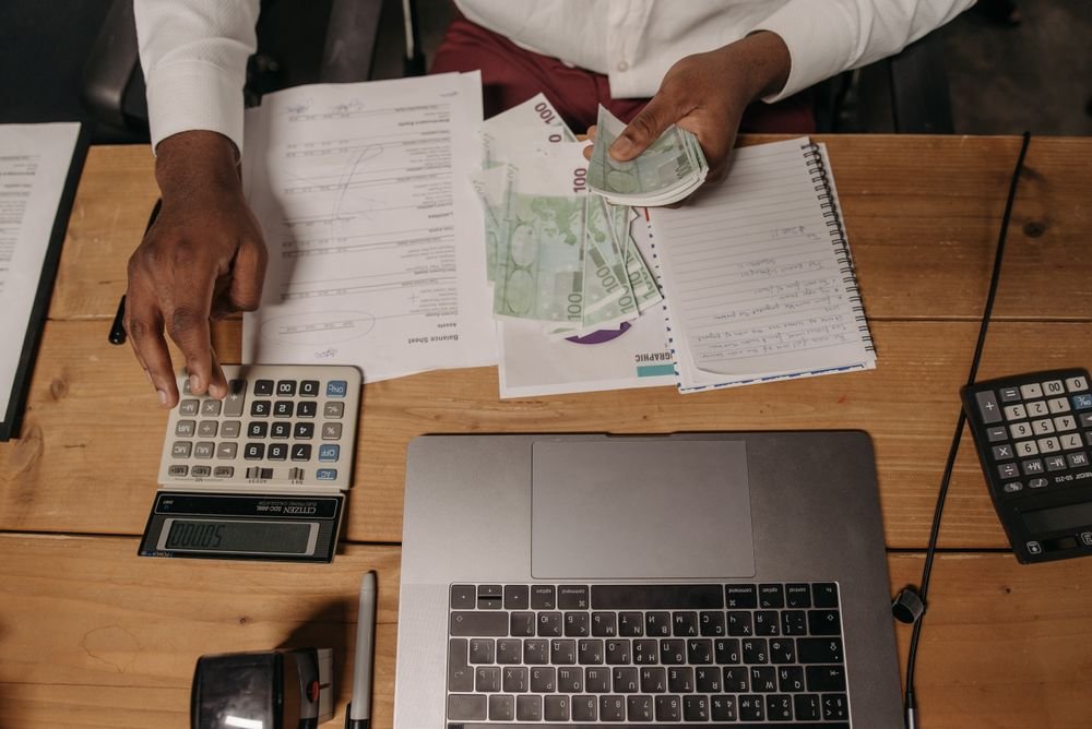 Allocation de congé Togo : calcul de l'indemnité de congés payés avec calculatrice et billets