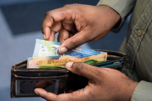 Victime d une arnaque mobile money comptant l argent perdu au Togo