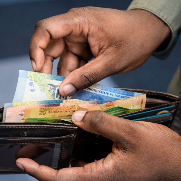 Victime d une arnaque mobile money comptant l argent perdu au Togo