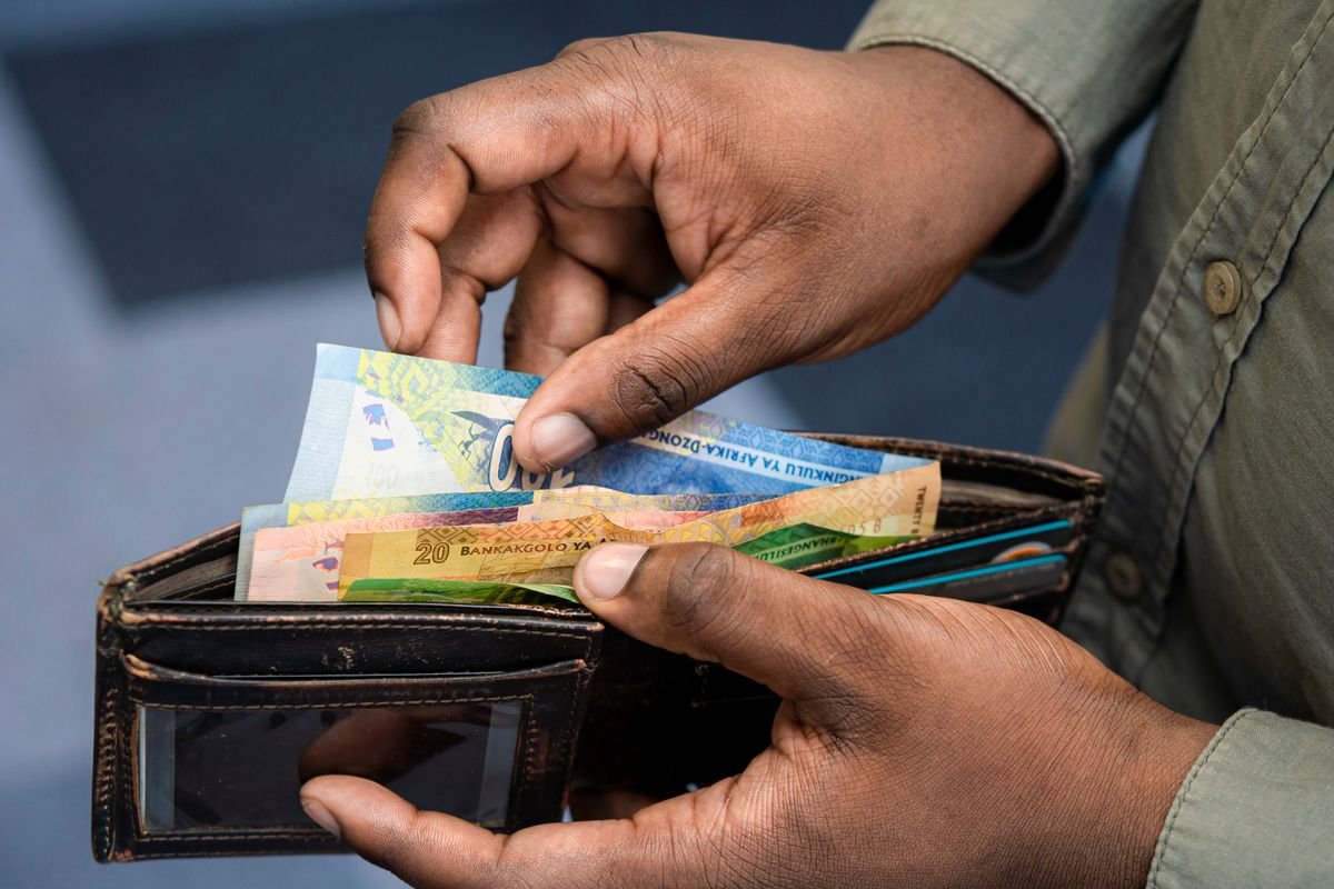 Victime d'une arnaque mobile money comptant l'argent perdu au Togo