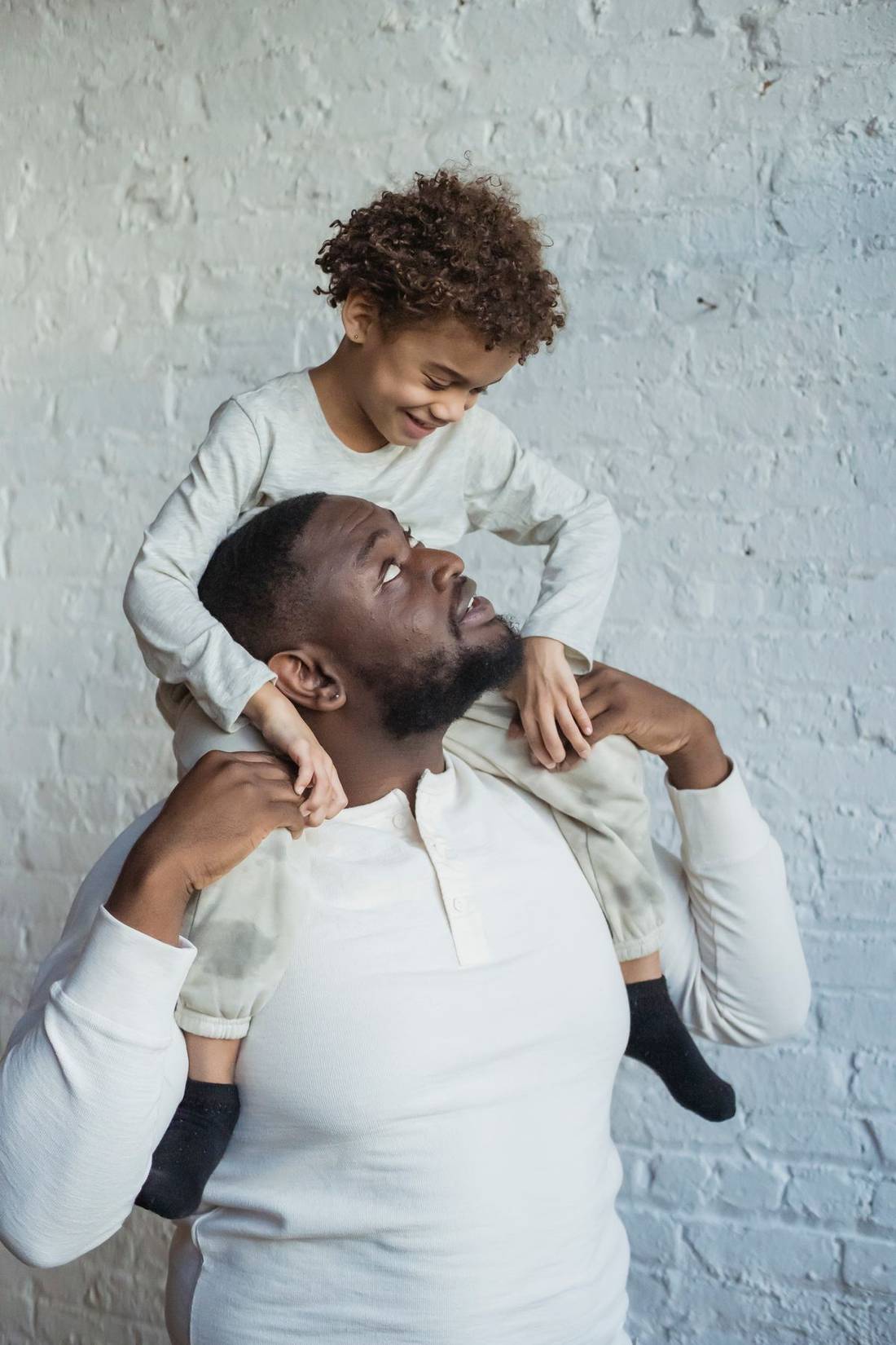 Père togolais et son enfant : la reconnaissance de paternité sécurise leurs droits