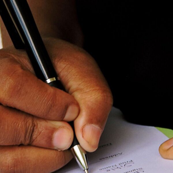 creer une association au Togo : signature des statuts et de la declaration