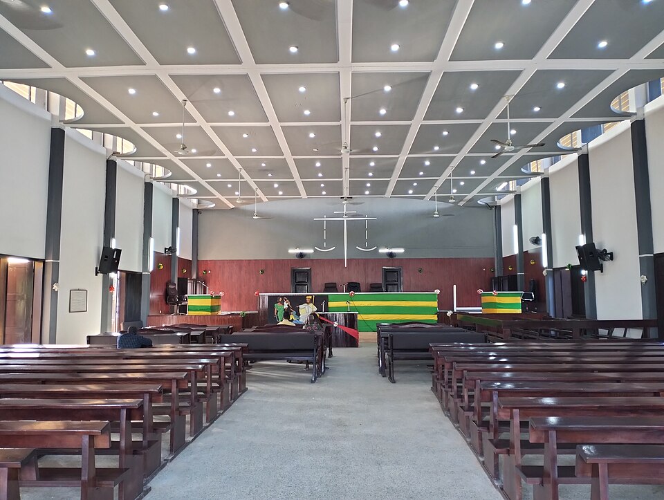 Salle d'audience du tribunal de grande instance de Lomé au Togo, juridiction dont émanent les actes publics visés par l'apostille