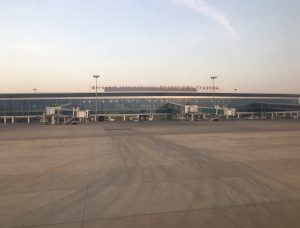 Passeport togolais : l'aérogare de l'aéroport international Gnassingbé Eyadéma de Lomé vue depuis le tarmac