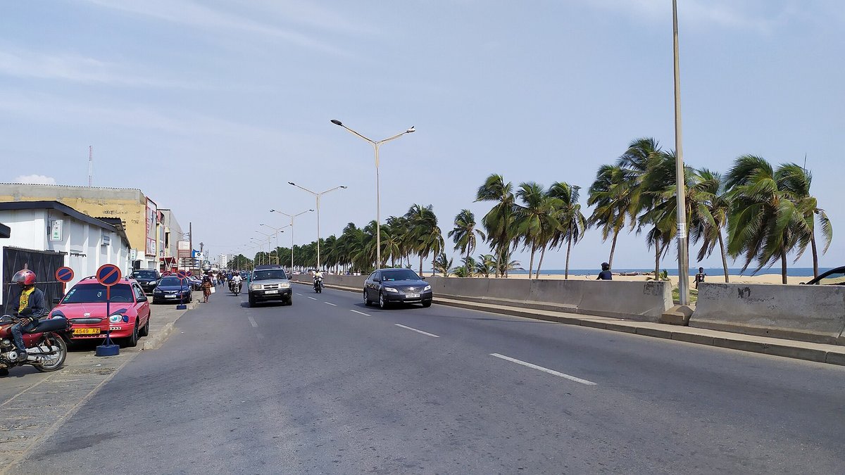 Permis de conduire au Togo : circulation sur le boulevard du bord de mer à Lomé