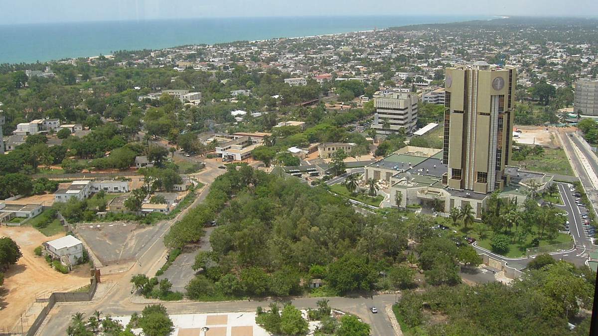 Reçu de vente de terrain au Togo : vue aérienne de Lomé, de ses quartiers et de ses parcelles