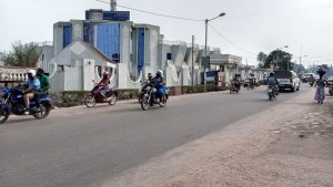 TPU au Togo : motos devant le bâtiment de l’Office togolais des recettes (OTR) à Kara
